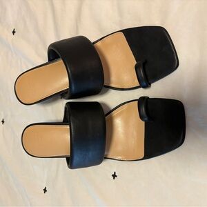 Abercrombie & Fitch Austria toe loop heels